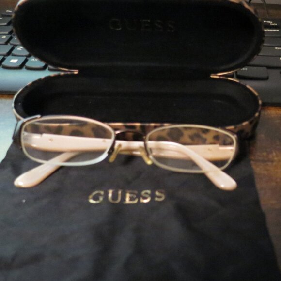 Guess Cheetah Print Frames with matching case and cleaning cloth - Picture 1 of 11